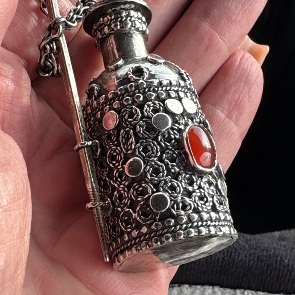 Tibetan decorated silver jar for snuff , perfume - Picture 5 of 5